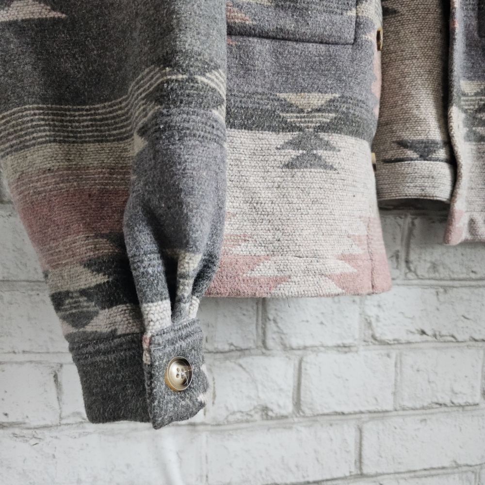 ☆ Pink Aztec Print Shacket, M ☆ - Picture 3 of 7